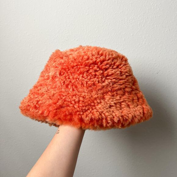 cult gaia kumi orange shearling wool bucket hat - Picture 2 of 8